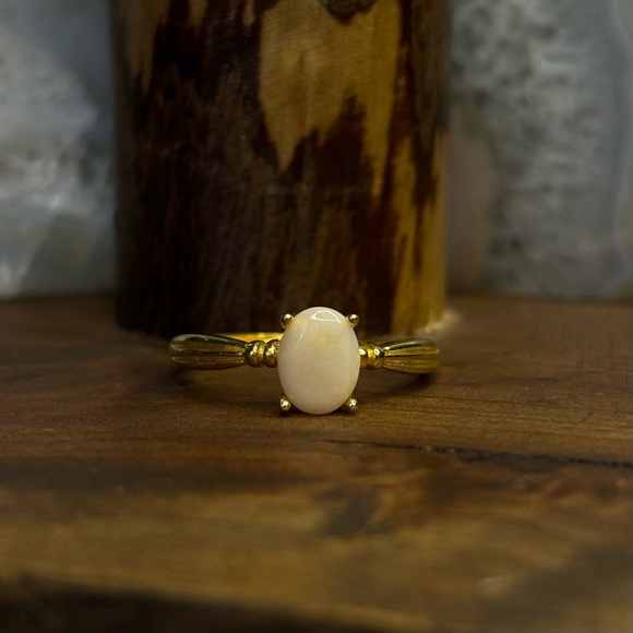 White Mezezo Broad Stripe Ethiopian Welo 18k Gold Adjustable Opal Handmade Ring - Picture 6 of 6